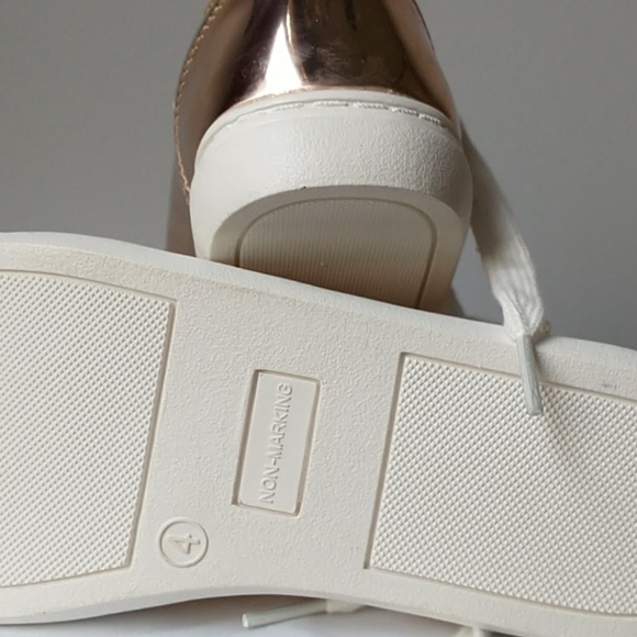 🥳 HP!🎉🥳 Cat&Jack Metallic Sneakers Girls 4 NWOT - Picture 5 of 5